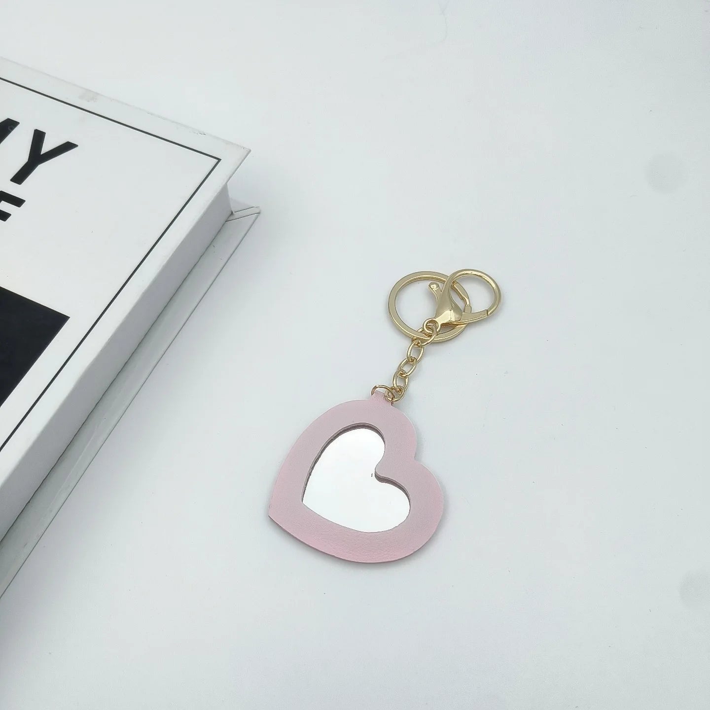 Zonyin PU Leather Makeup Mirror Key Chain Custom Logo Blank Promotional Gifts Portable Pocket Mirror Heart Mirror Keychain Bulk