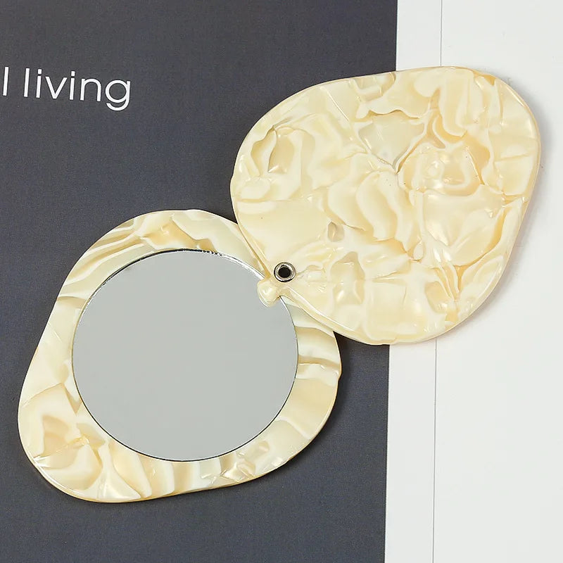 Wholesale Wholesale Customized Acetate Cute Leaf Strawberry-Shape Small Portable Mini Pocket Mirror With Handheld Mirror