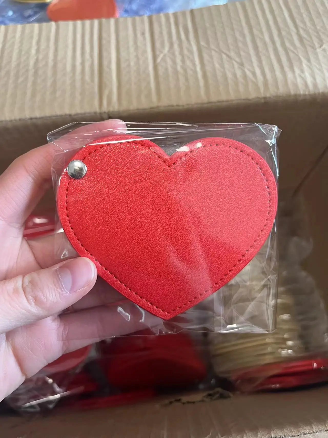 Zonyin Cute Red Heart Pu Leather HD Glass Pocket Makeup Mirror Custom Logo Portable Travel Mini Cosmetic Mirrors for Women Girls
