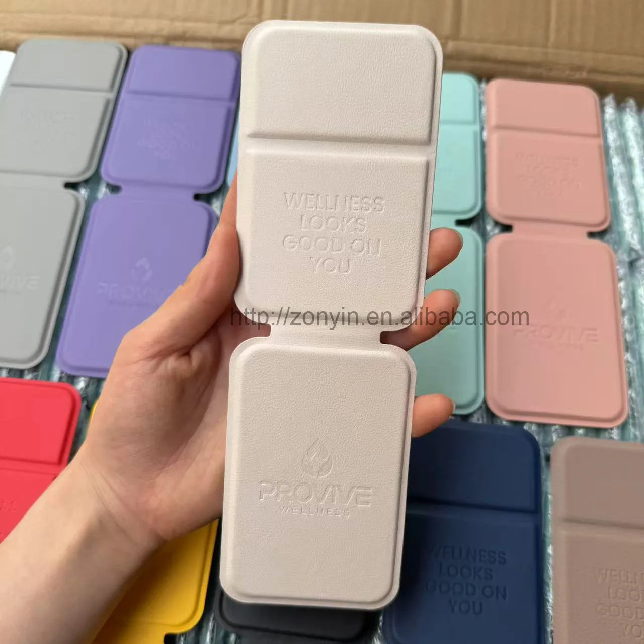 Zonyin High Quality Pu Leather Pocket Mirror LOW MOQ Custom Embossed Logo Folding Portable Travel Makeup Mirror for Women
