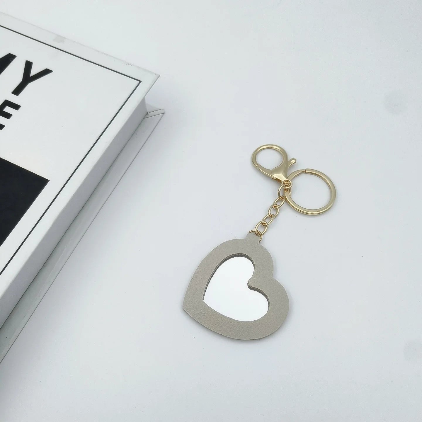 Zonyin High Quality Small Heart Makeup Mirror Key Chain Promotional Heart Shape Key Ring Love Shape Mirror PU Leather Keychain