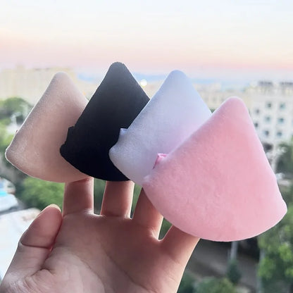 Zonyin Hot Selling Customized Cosmetic Flocking Heart Puff Velvet Makeup Loose Powder Puff Triangle Soft Dry Use