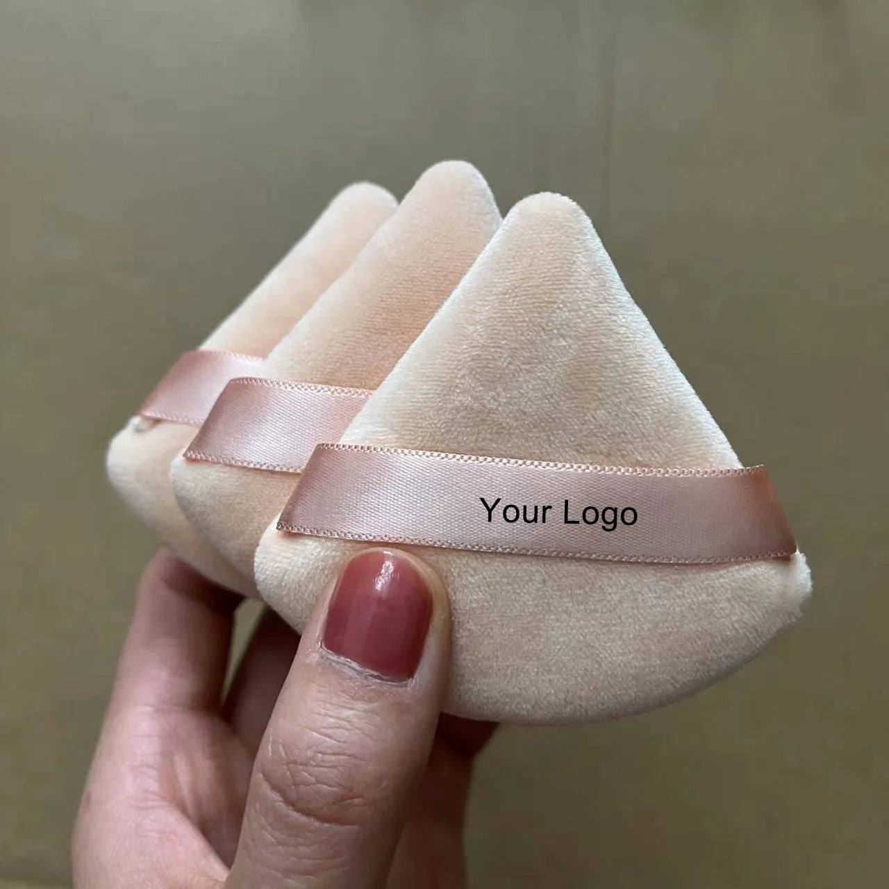 Zonyin Wholesale Cheap Washable Reusable Velvet Face Cosmetic Puffs Super Soft Nude Velour Triangle Powder Puff Cus