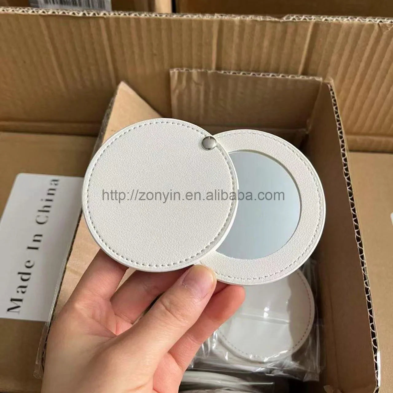 Zonyin Wholesale White Round Pocket Mirror Pu Leather Glass Small Travel Cosmetic Mirror for Women Girls