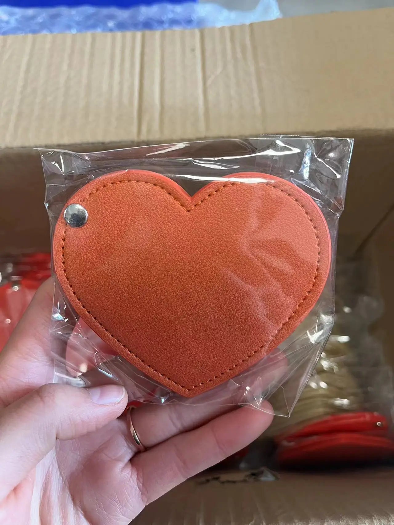 Zonyin Cute Red Heart Pu Leather HD Glass Pocket Makeup Mirror Custom Logo Portable Travel Mini Cosmetic Mirrors for Women Girls