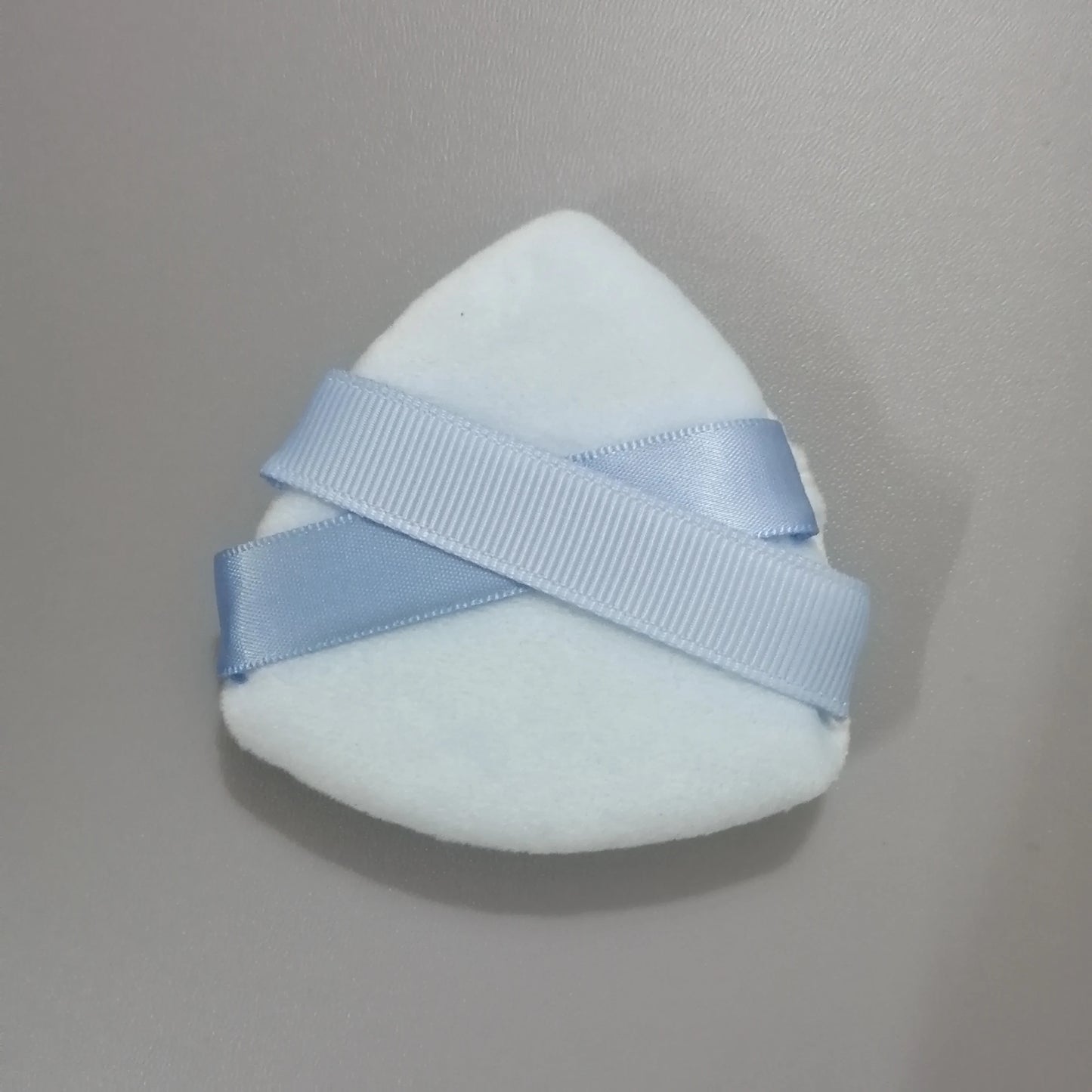 Zonyin New Arrival Double Ribbon Triangle Powder Puff Super Soft Velvet Makeup Loose Powder Puff with Custom Logo