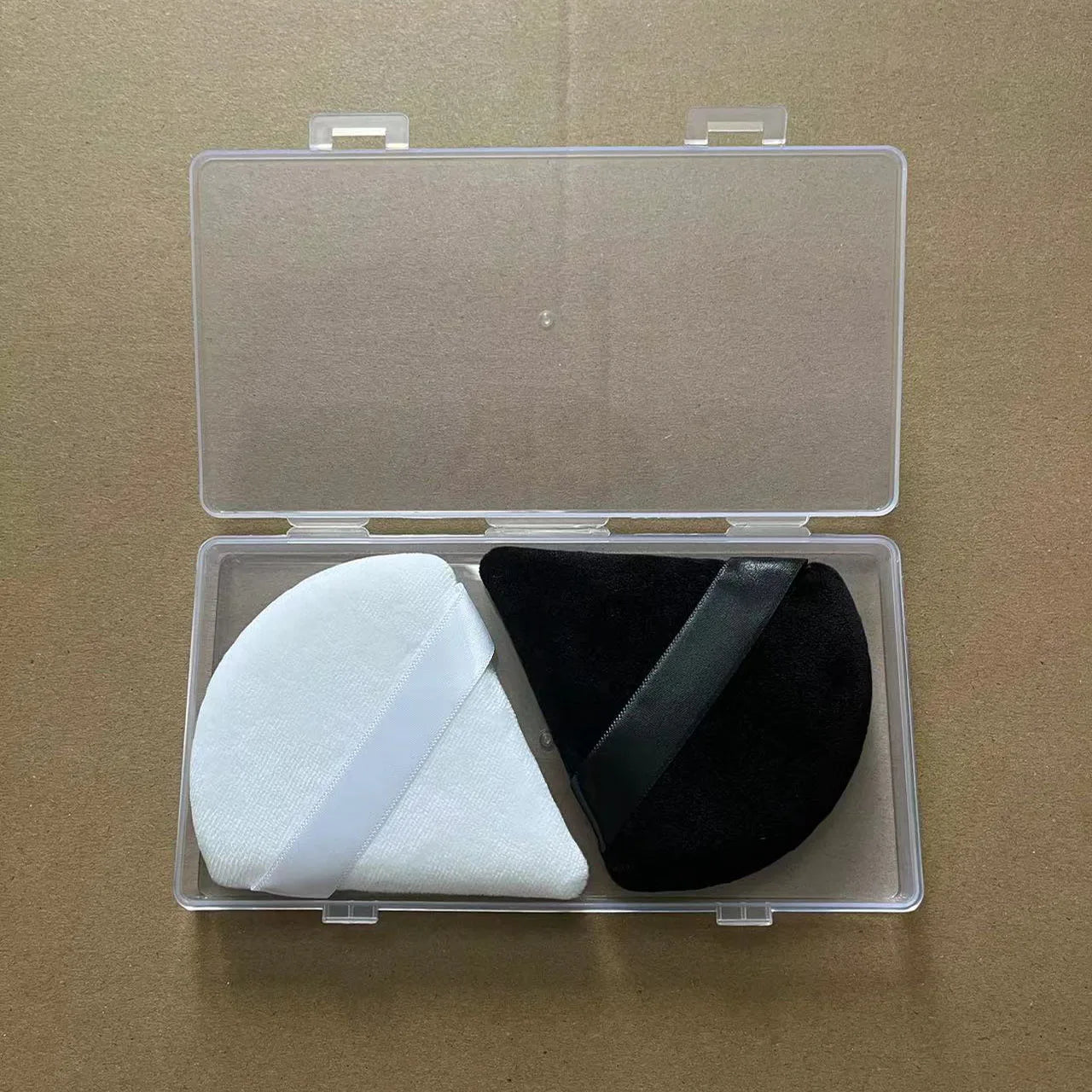 Zonyin Top Selling 2Pcs Black White Large Triangle Powder Puff Ultra Soft Velour Face Body Loose Powder Puff With Plastic Box