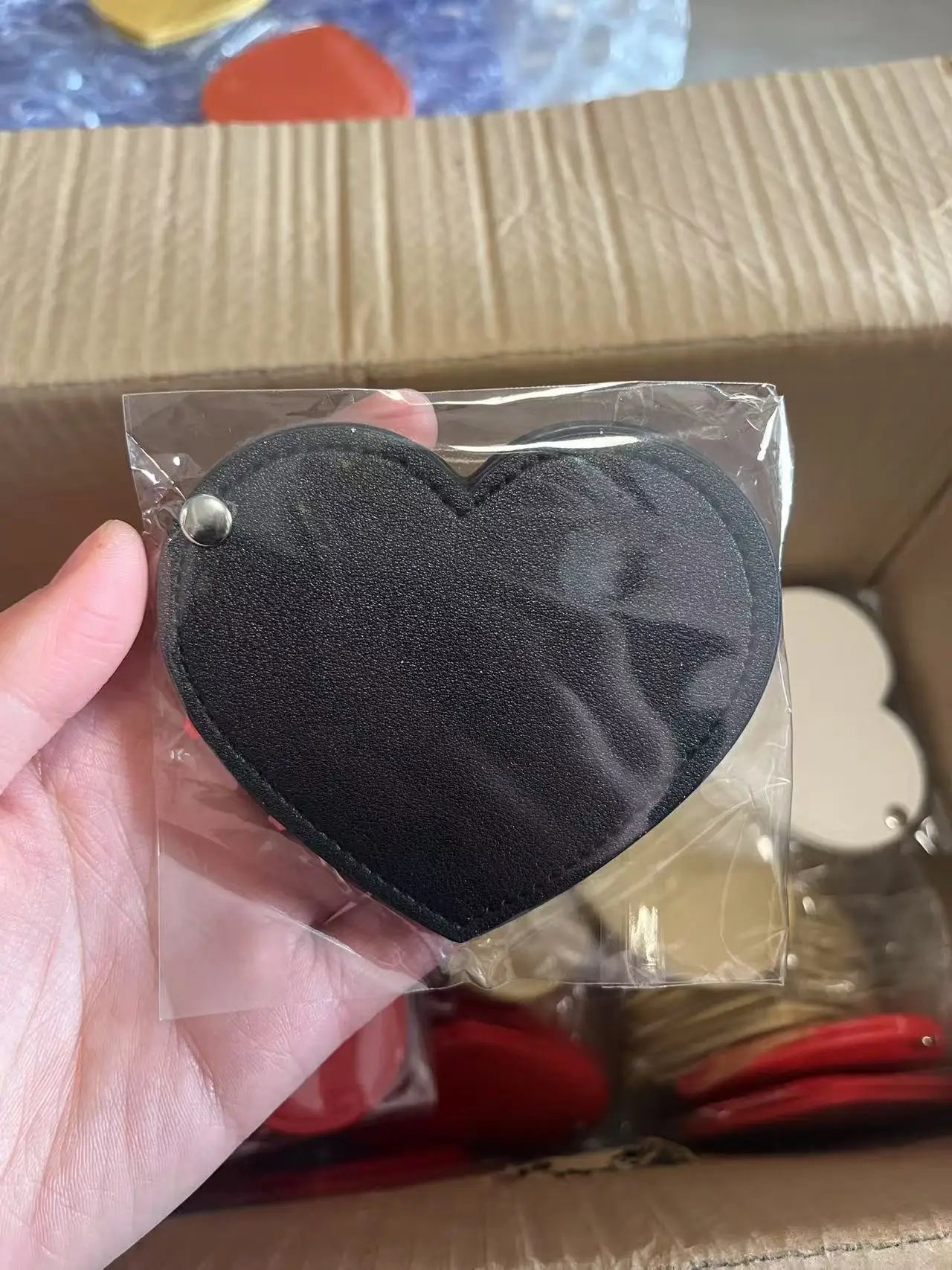 Zonyin Cute Red Heart Pu Leather HD Glass Pocket Makeup Mirror Custom Logo Portable Travel Mini Cosmetic Mirrors for Women Girls