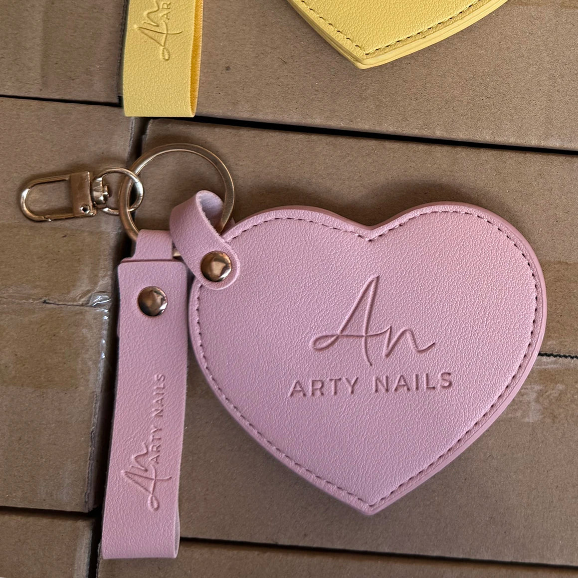 Zonyin Custom Logo Heart Shape Keychain Mirror with Pu Leather Case Portable Cute Small Compact Cosmetic Mirror for Travel