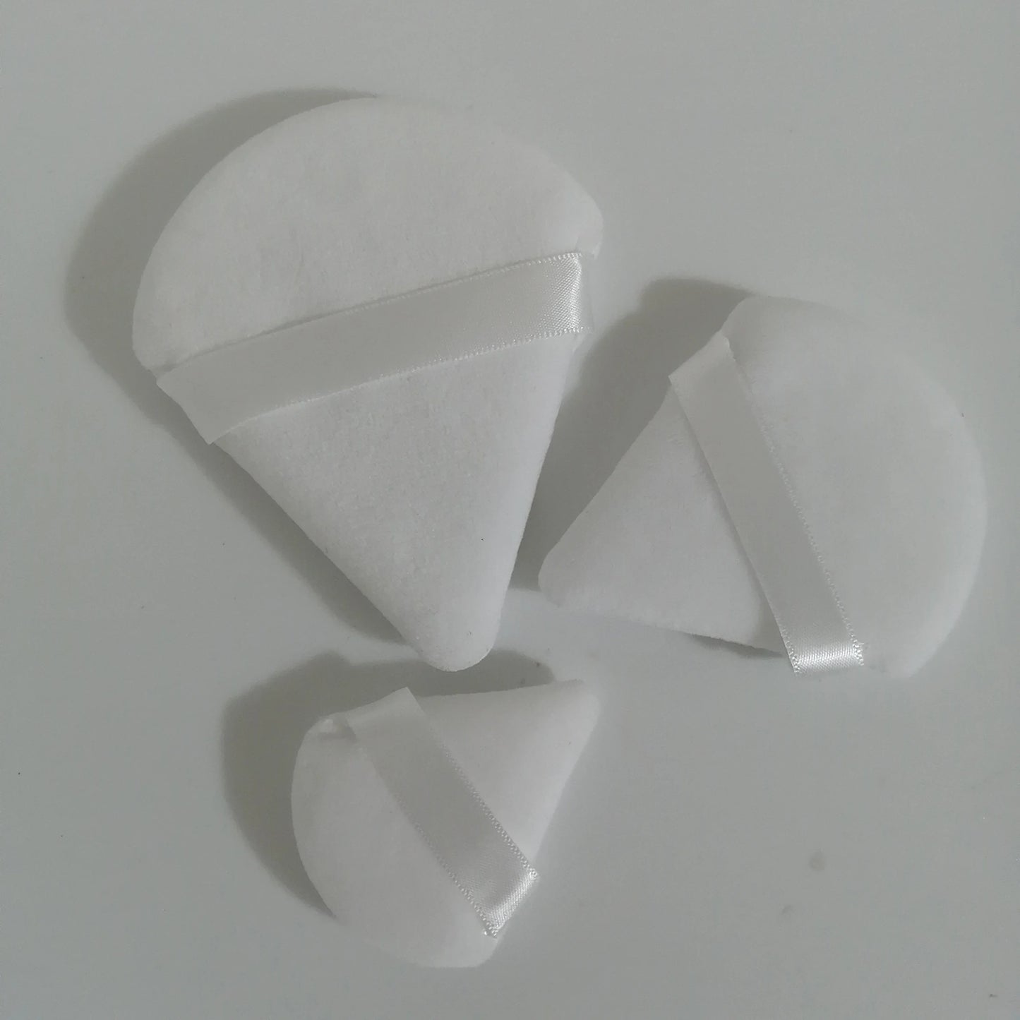 Zonyin Wholesale 3pcs Black Velvet Triangle Powder Puff Custom Logo Soft Mini Large Face Powder Puff for Make up