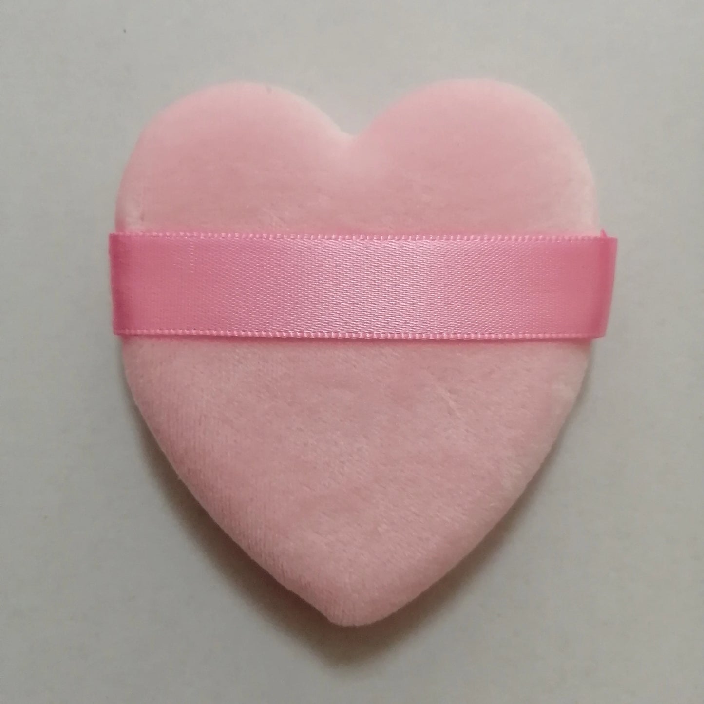 Zonyin Cheap Promotional Gift Beauty Makeup Powder Puff Super Soft Velvet Pink Heart Powder Puff for Women