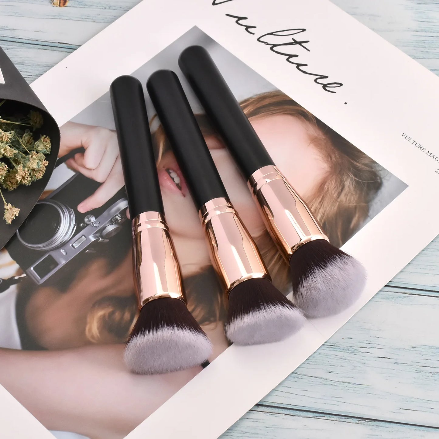 Zonyin High Quality Soft Powder Brush Single Make up Brushes Black Gold Flat Foundation Brush Private Label