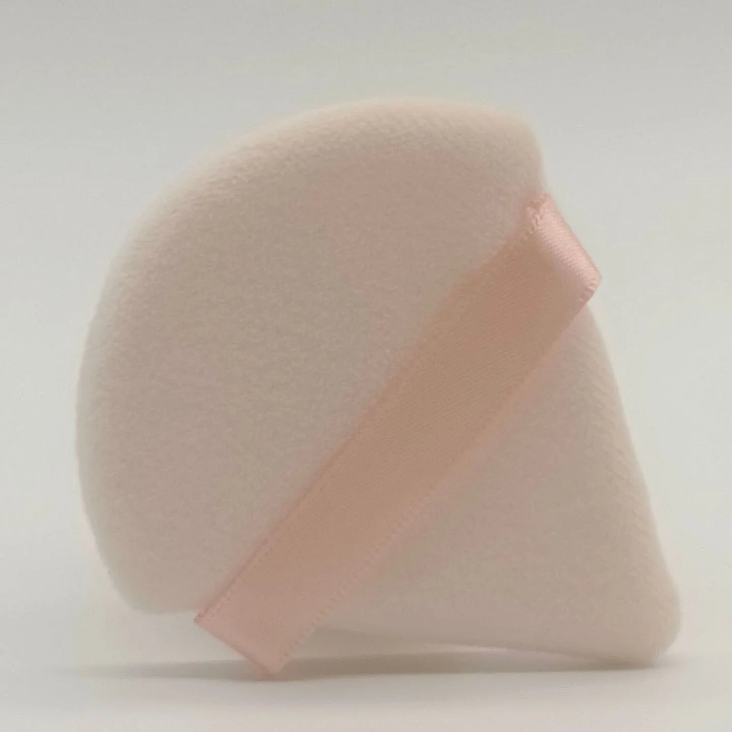 Zonyin Hot Selling Customized Cosmetic Flocking Heart Puff Velvet Makeup Loose Powder Puff Triangle Soft Dry Use