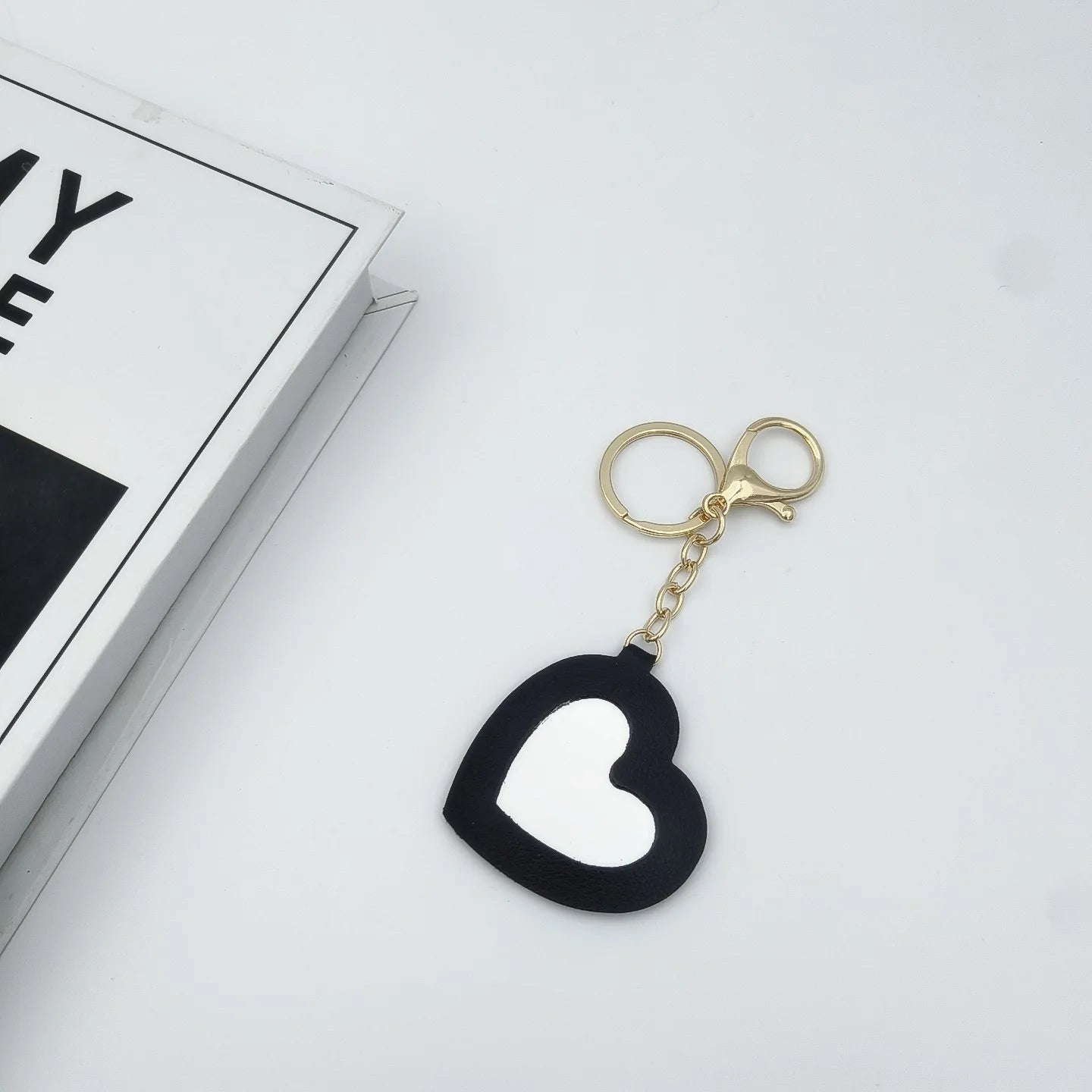 Zonyin PU Leather Makeup Mirror Key Chain Custom Logo Blank Promotional Gifts Portable Pocket Mirror Heart Mirror Keychain Bulk