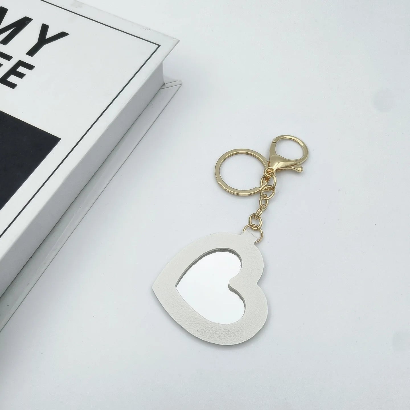Zonyin PU Leather Makeup Mirror Key Chain Custom Logo Blank Promotional Gifts Portable Pocket Mirror Heart Mirror Keychain Bulk
