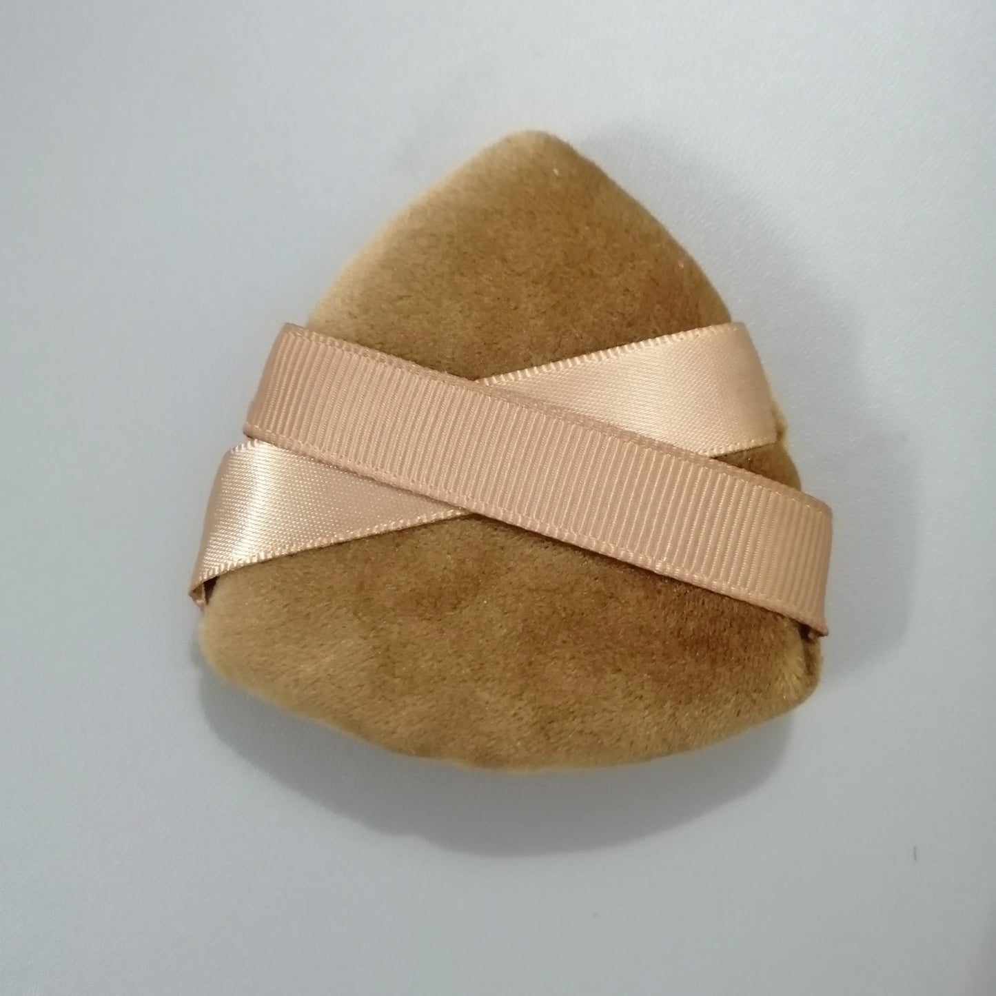Zonyin New Arrival Double Ribbon Triangle Powder Puff Super Soft Velvet Makeup Loose Powder Puff with Custom Logo