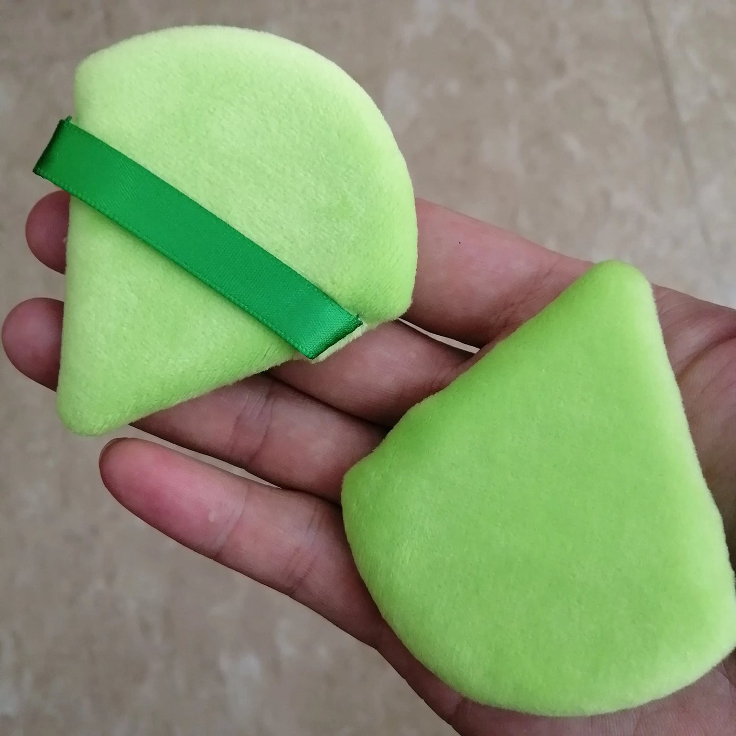 Zonyin Top Seller Triangle Powder Puff Makeup Sponge Soft Velour Cosmetic Puff Black Velvet Loose Powder Puffs for Face