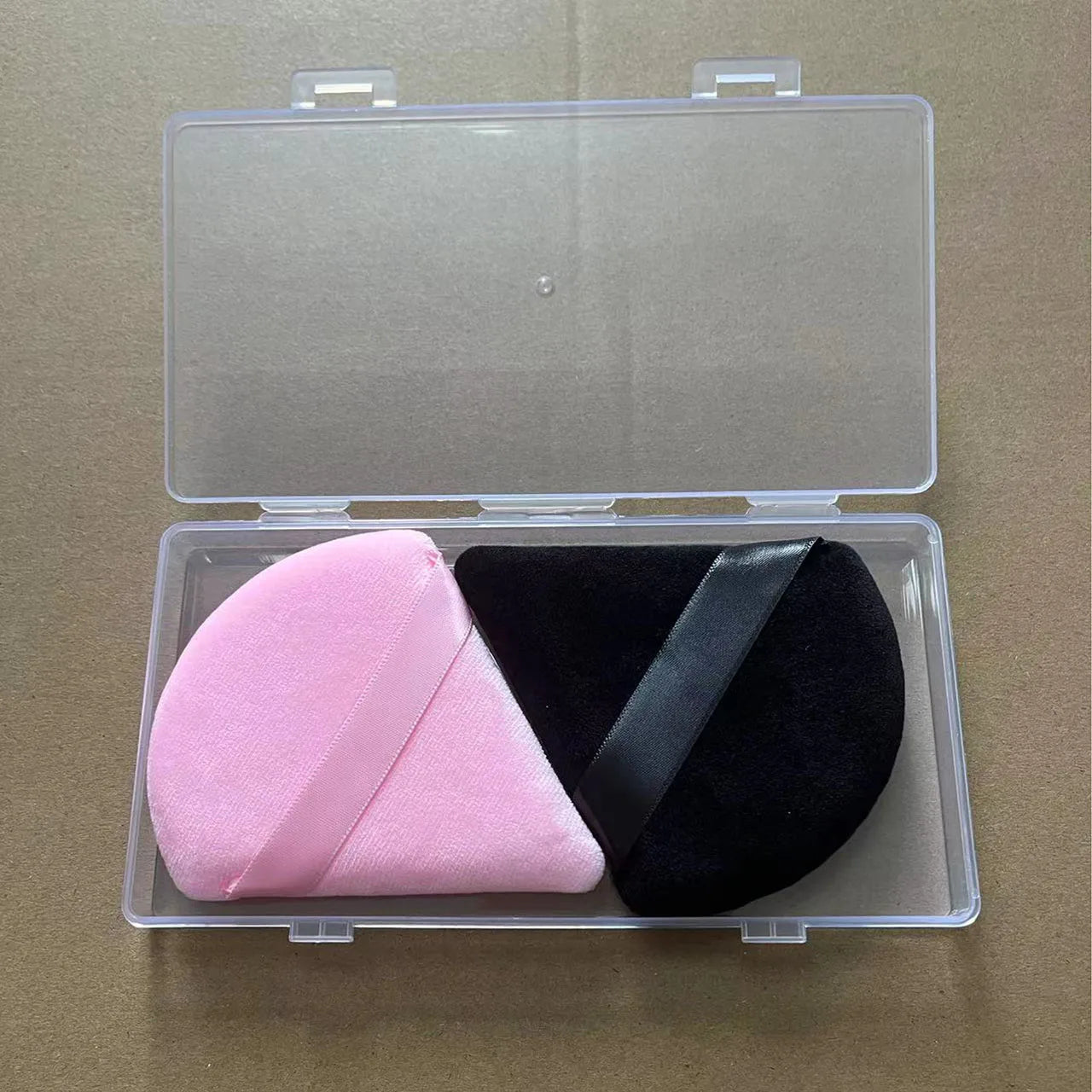 Zonyin Top Selling 2Pcs Black White Large Triangle Powder Puff Ultra Soft Velour Face Body Loose Powder Puff With Plastic Box