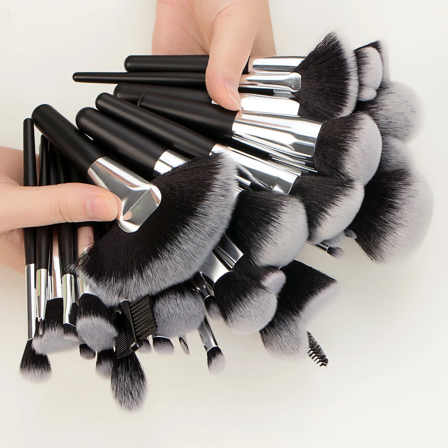 Wholesale 40 PCS Professional Makeup Brush Set Foundation Eye Shadow Concealer Powder Blusher Glossy Black Color Fan Brush Face