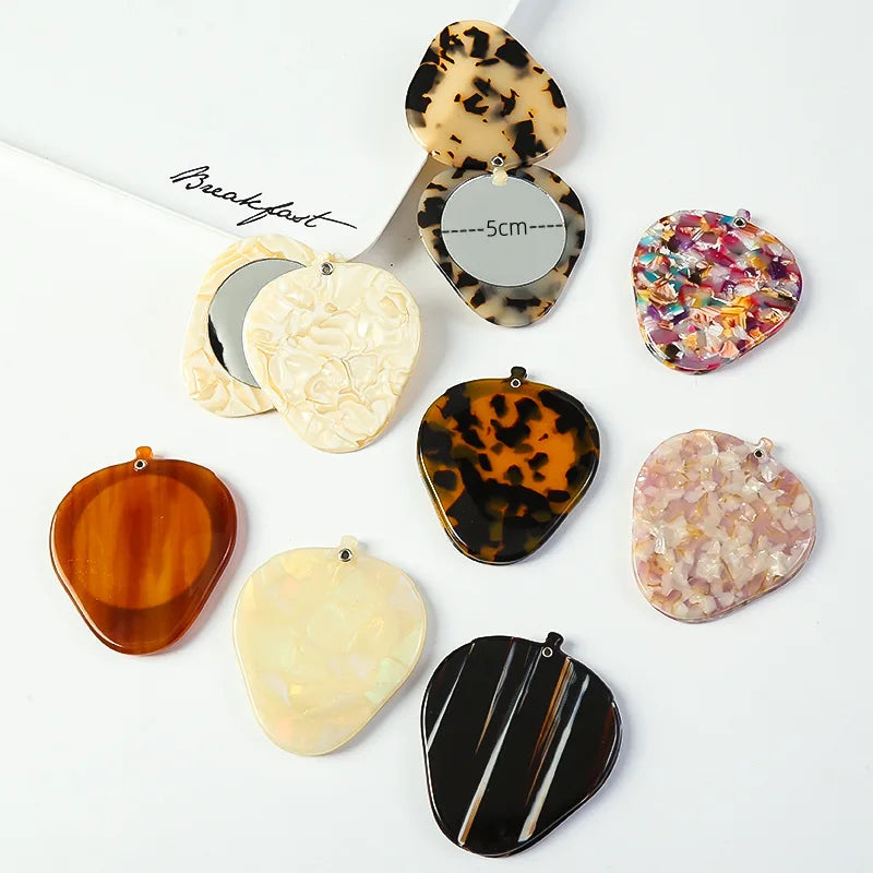 Wholesale Wholesale Customized Acetate Cute Leaf Strawberry-Shape Small Portable Mini Pocket Mirror With Handheld Mirror