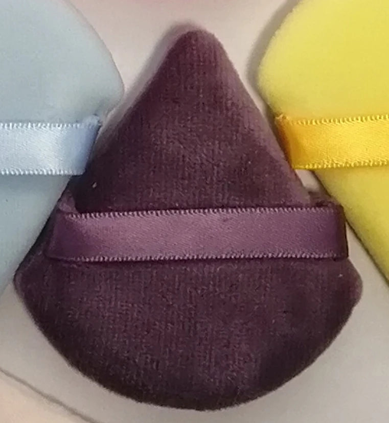 Zonyin Wholesale Super Soft Velour Triangle Powder Puff Custom Logo Label Makeup Puffs Velvet Face Cosmetic Puff for Women