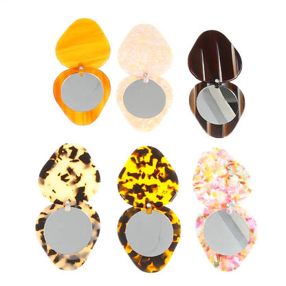 Wholesale Wholesale Customized Acetate Cute Leaf Strawberry-Shape Small Portable Mini Pocket Mirror With Handheld Mirror