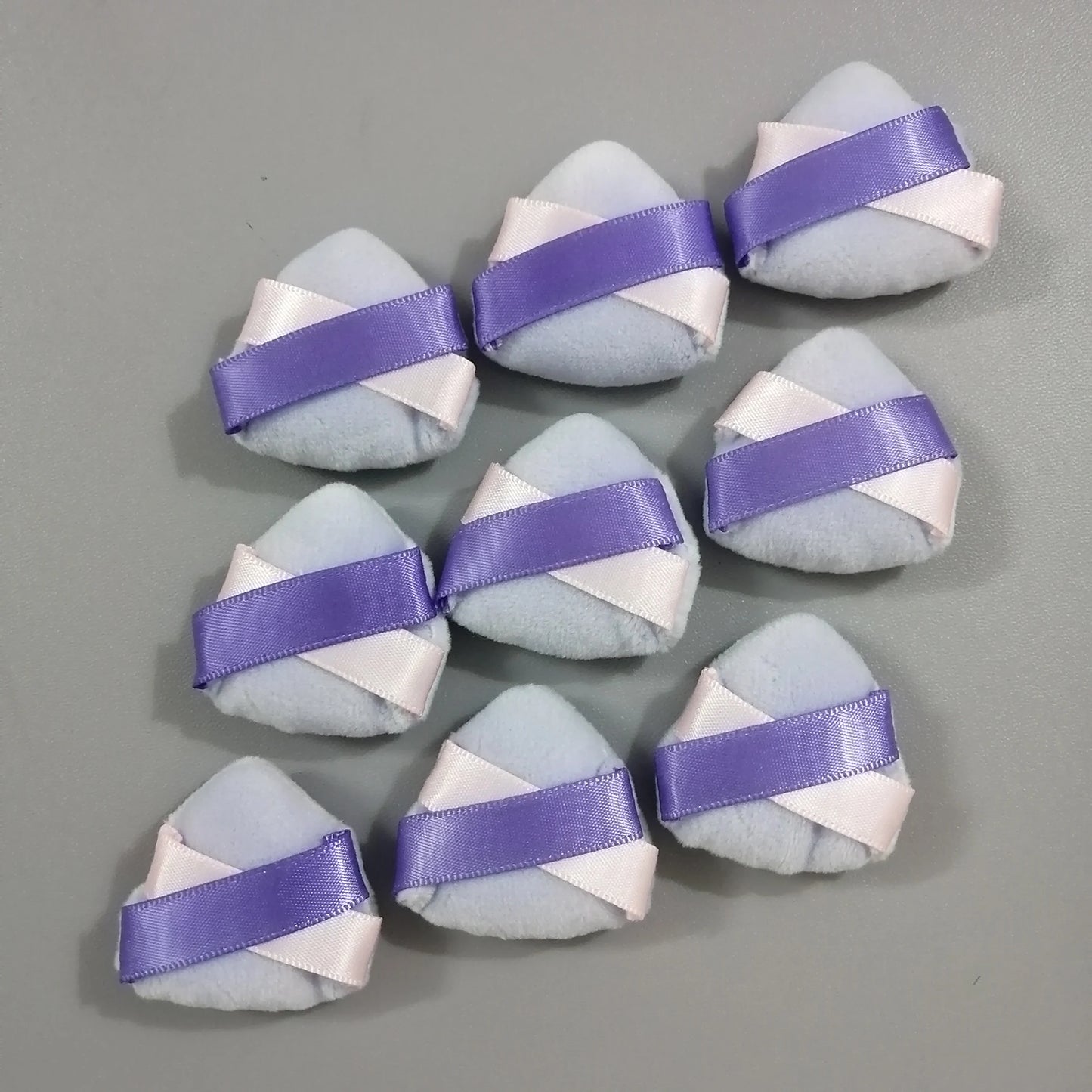 Zonyin Wholesale Cheap Small Finger Soft Velour Powder Puffs Triangle Mini Velvet Face Makeup Puff for Loose Powder